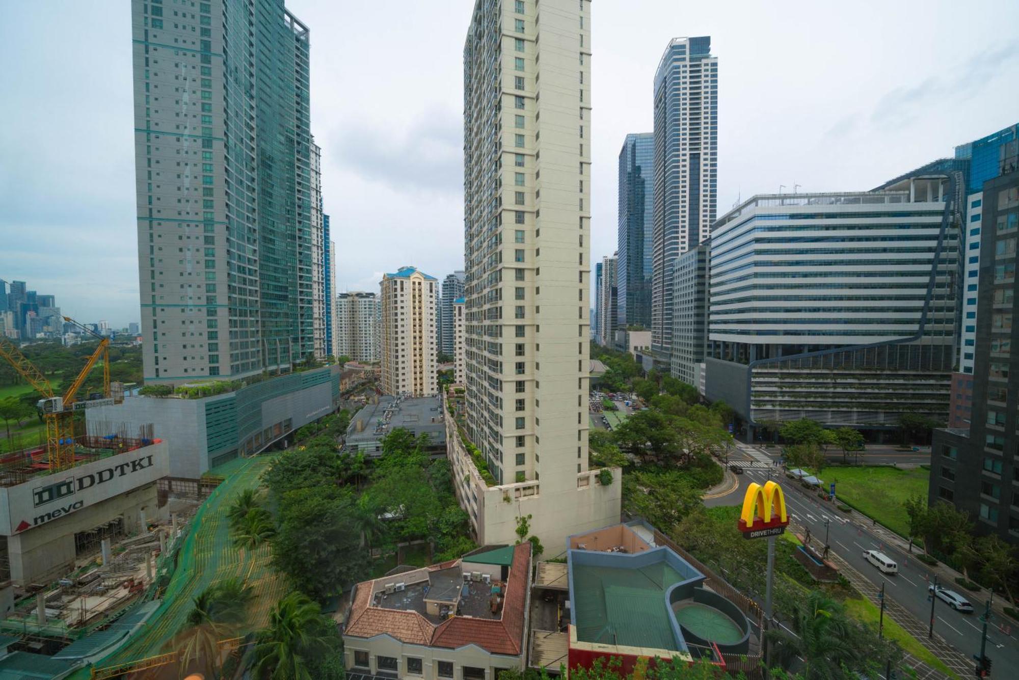 Prime Avant Bgc Location Apartments By Ph Staycation Маніла Екстер'єр фото