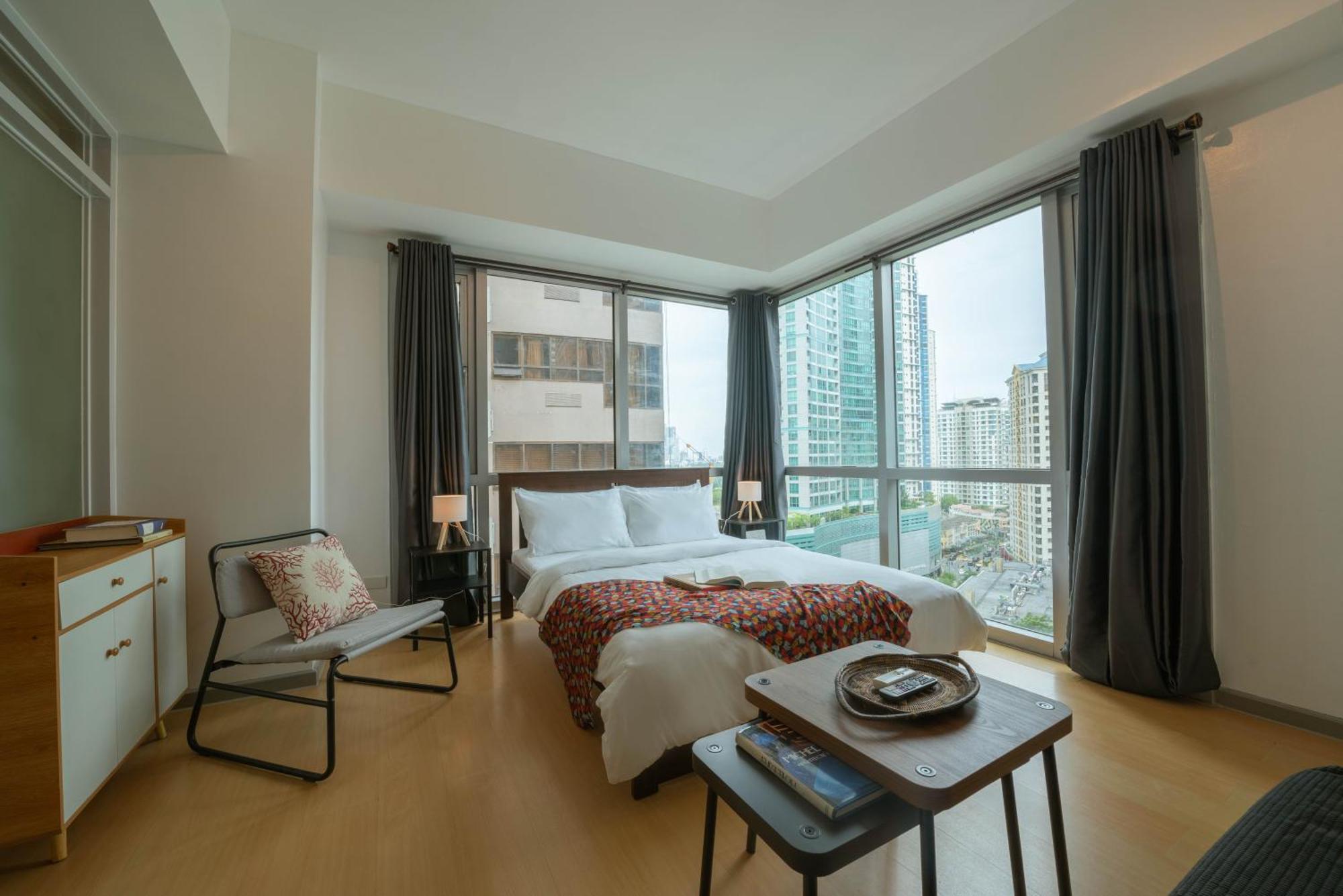 Prime Avant Bgc Location Apartments By Ph Staycation Маніла Екстер'єр фото